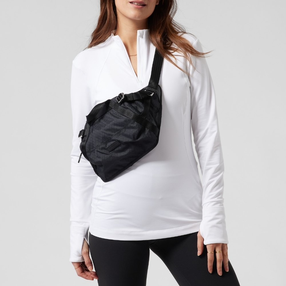 NWT Athleta Excursion Waistbag (Black)